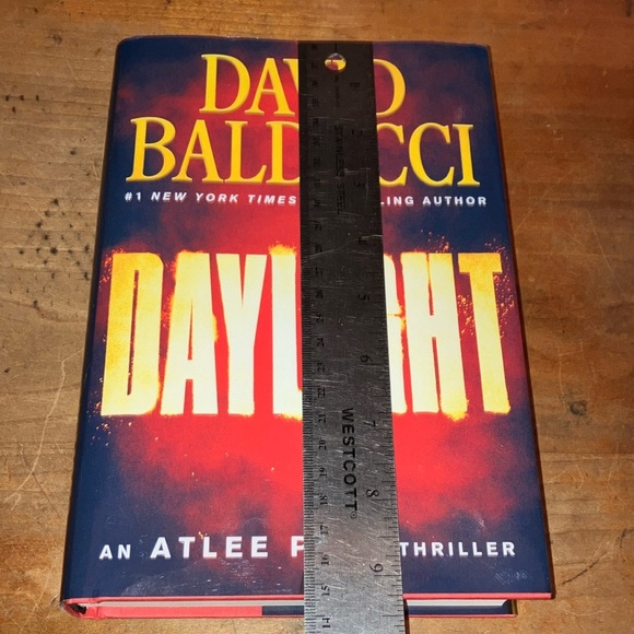 David Baldacci 'Daylight' Hardcover Book - Picture 15 of 15